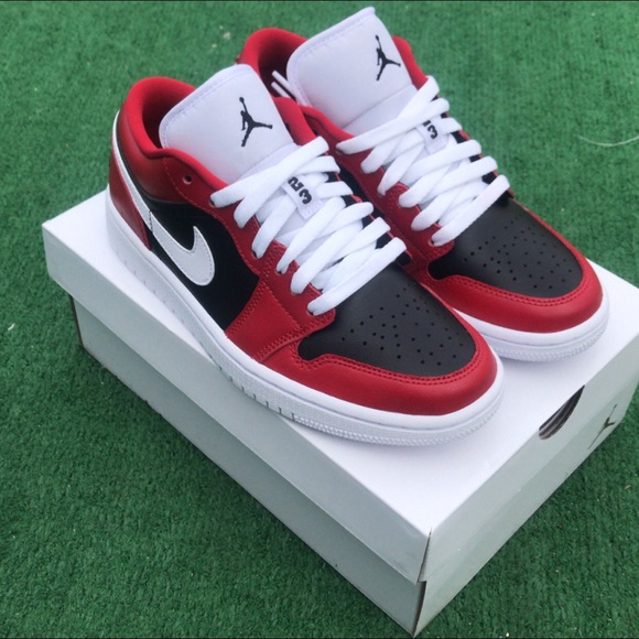 Air Jordan 1 Low 'Chicago Flip' (W) - Picture 2 of 15